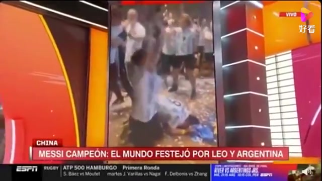 阿根廷美洲杯夺冠后，中国的阿根廷球迷跪地痛哭